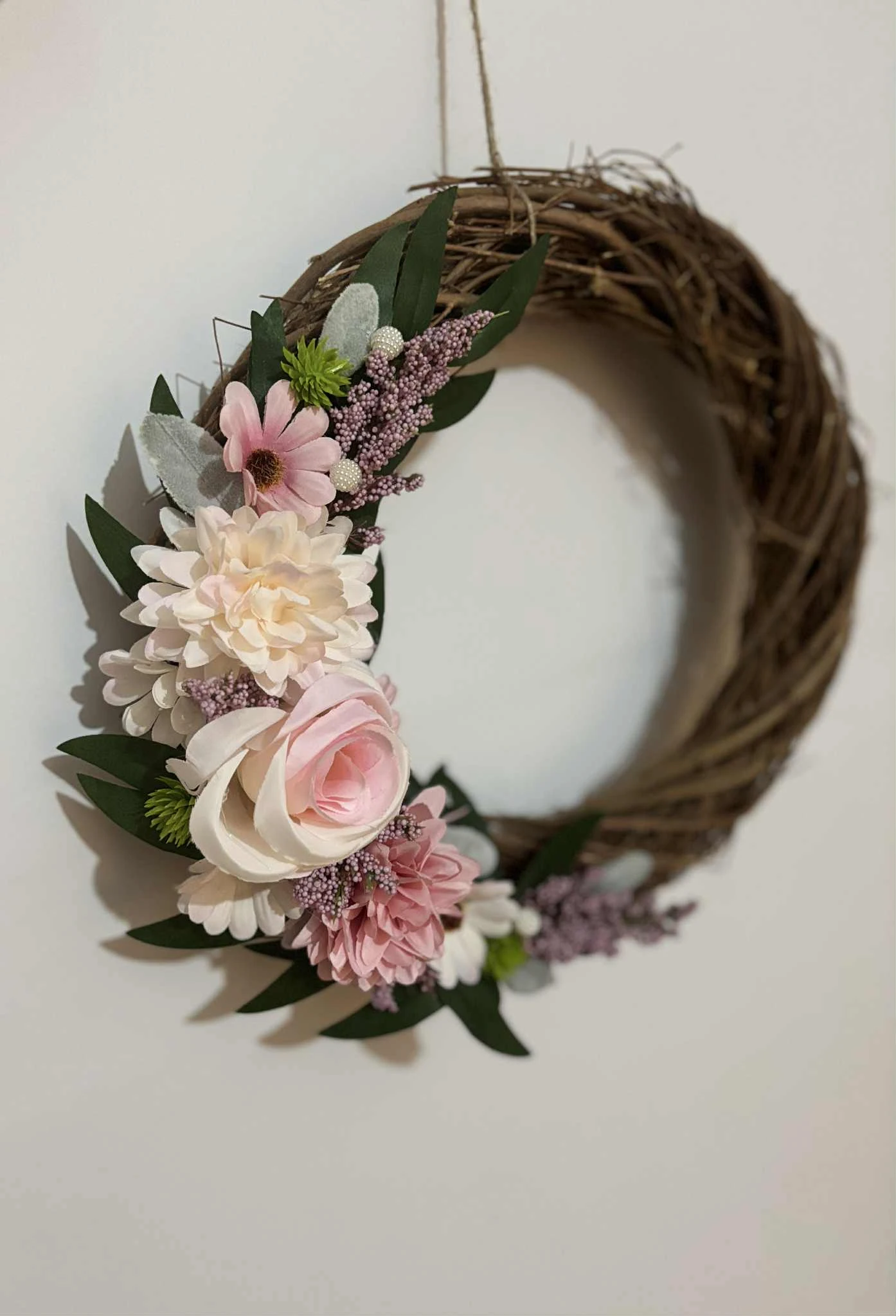 Tavaszi hangulatú vegyes virágos kopogtató